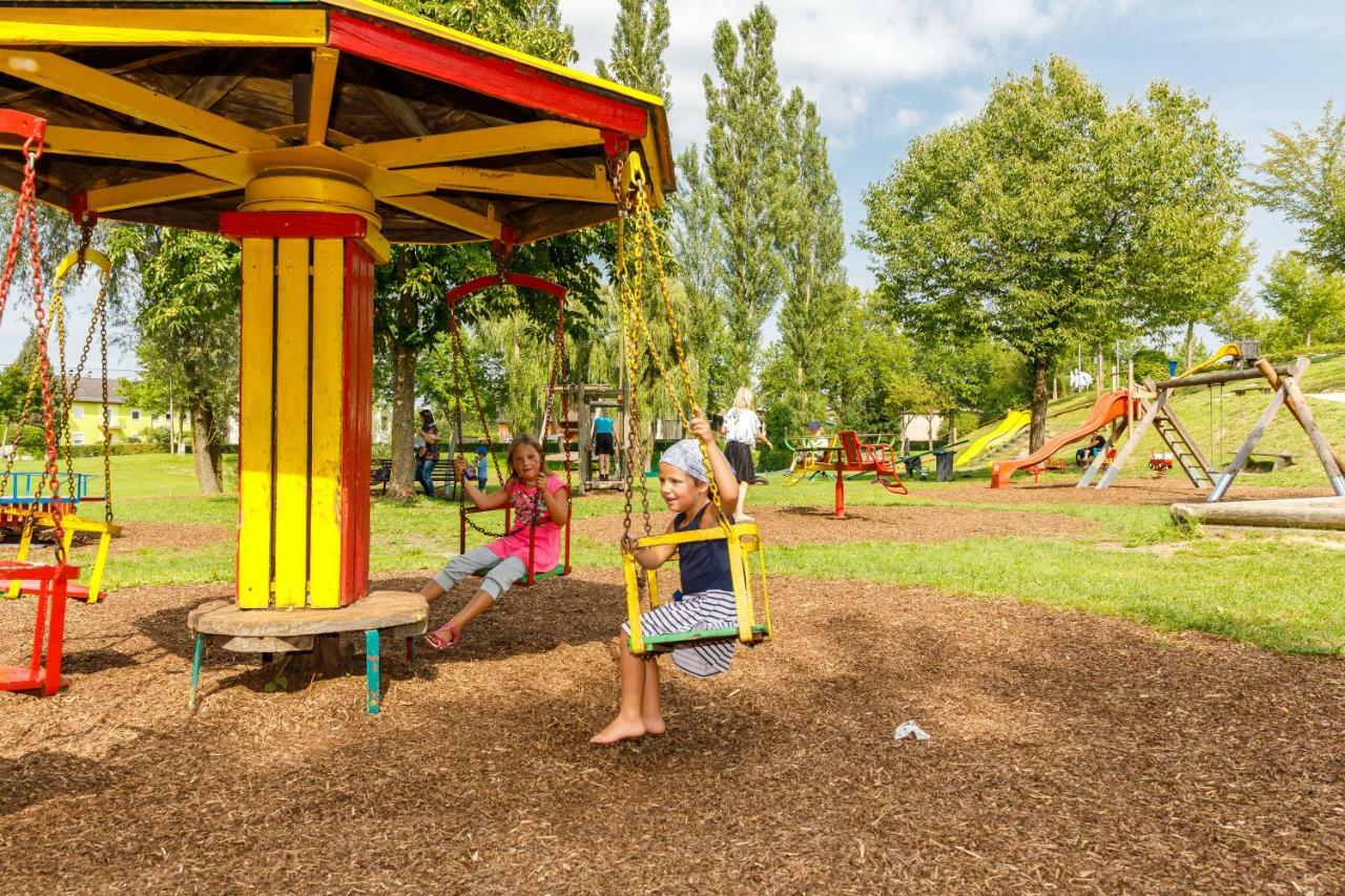 Camping & Pension Au An Der Donau Exteriör bild